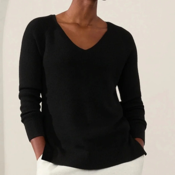 Athleta Black Hanover V-Neck Side Slit Sweater Size S NWT - Picture 1 of 14